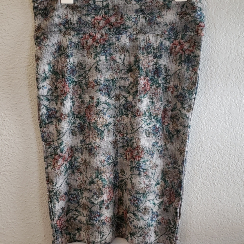 ⭐SALE⭐Floral LuLaRoe Pencil Skirt